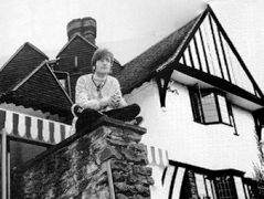 Джон Леннон продает особняк за 23 миллиона долларов
